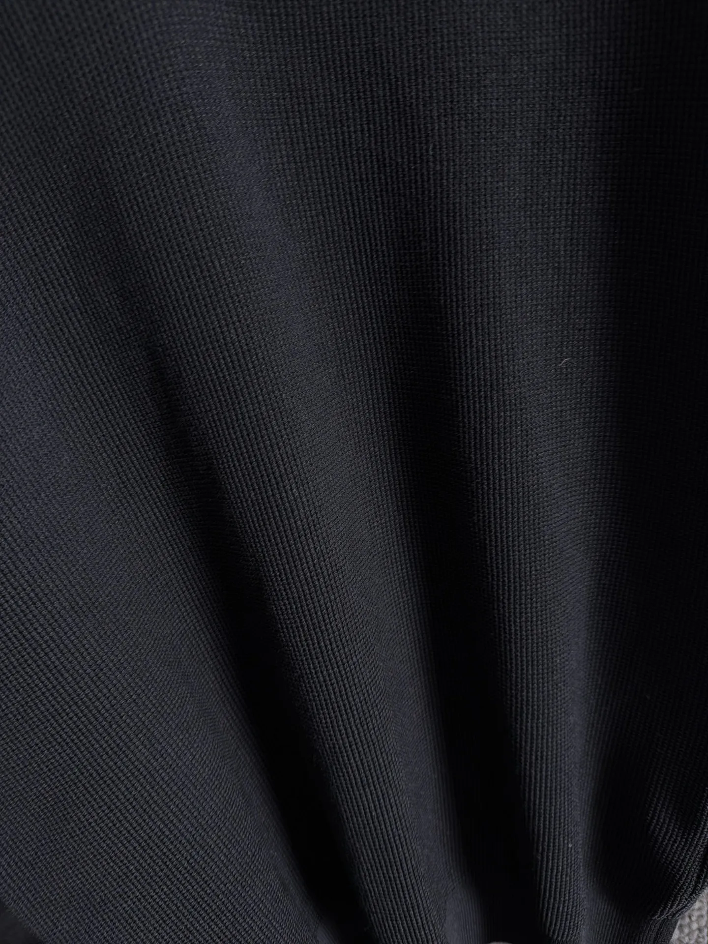 LP high quality Loro Piana 26ss New Arrival men's short-sleeved T-shirt. Made of combed cotton yarn knitted cotton fabric, no pressure when entering and exiting the counter. Exclusive control of raw materials. It feels substantial when weighed, and the upper body is more textured than ordinary T-shirts. This texture can handle the weather easily and is suitable for both hot and cold! Loose fit design, looks noble. The only correct version is available Size: M to 4XL